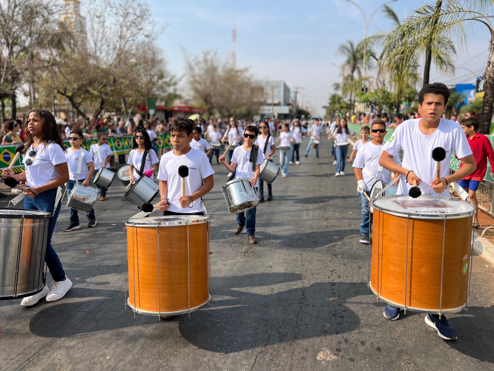 Fanfarra estudantil em desfile